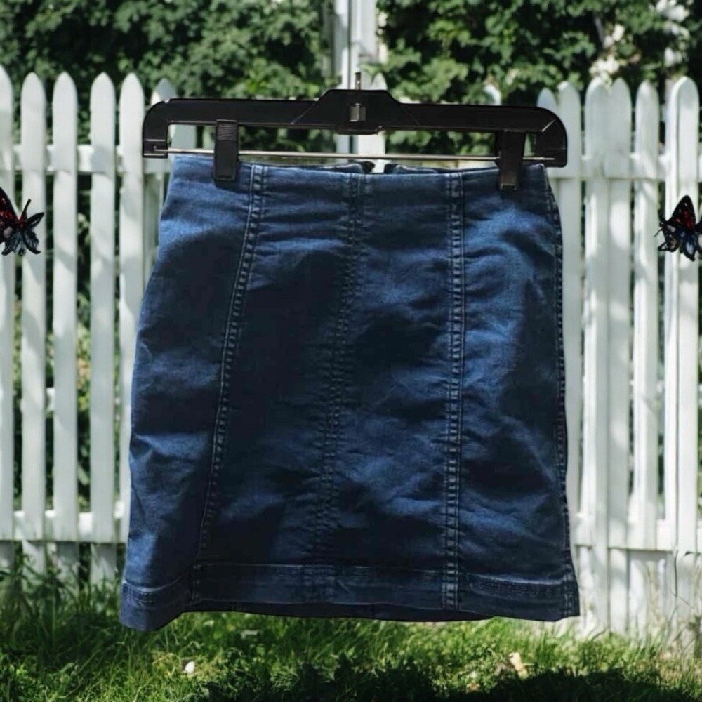 Free People Women's 90's Style Femme Denim Mini Silhouette Skirt Stretch Blue 2
